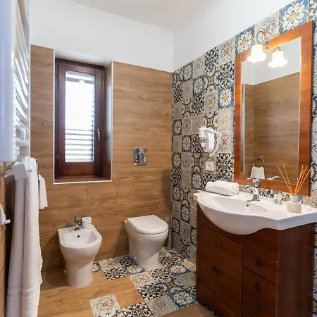 Gusto West B&B 비시나노