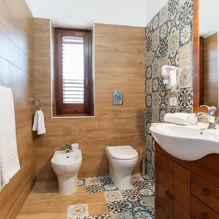 B&B Gusto West 비시나노