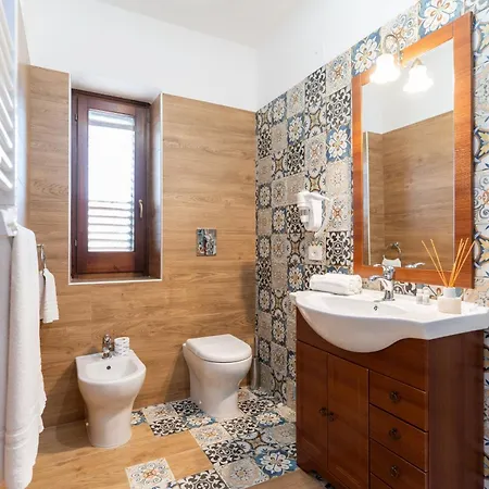 Gusto West B&B 비시나노