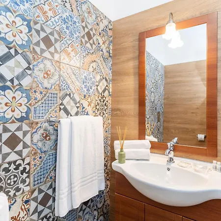 Gusto West B&B 비시나노