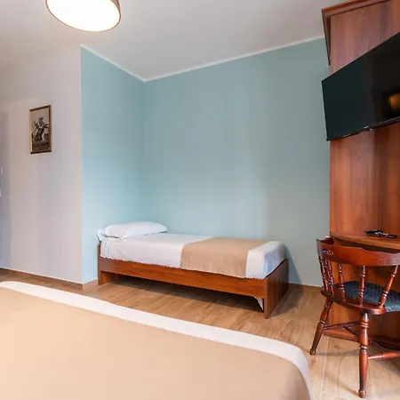 Gusto West Bed and breakfast 3*