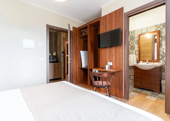 Gusto West Nocleg ze śniadaniem 3*