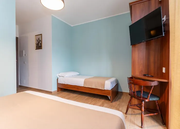 Gusto West Nocleg ze śniadaniem 3*